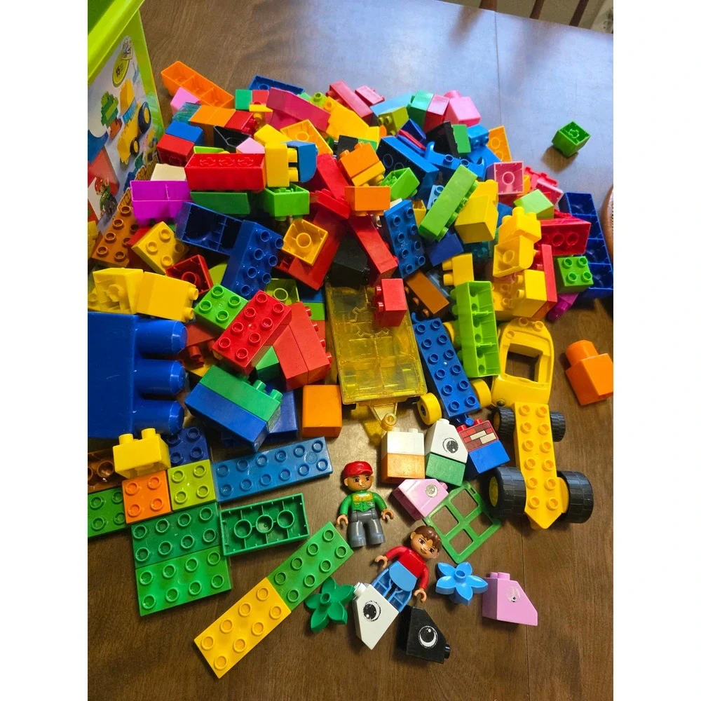 LEGO Duplo 5488 Ultimate Farm Building Set 101 Pieces with Storage Bin 2-5 Years